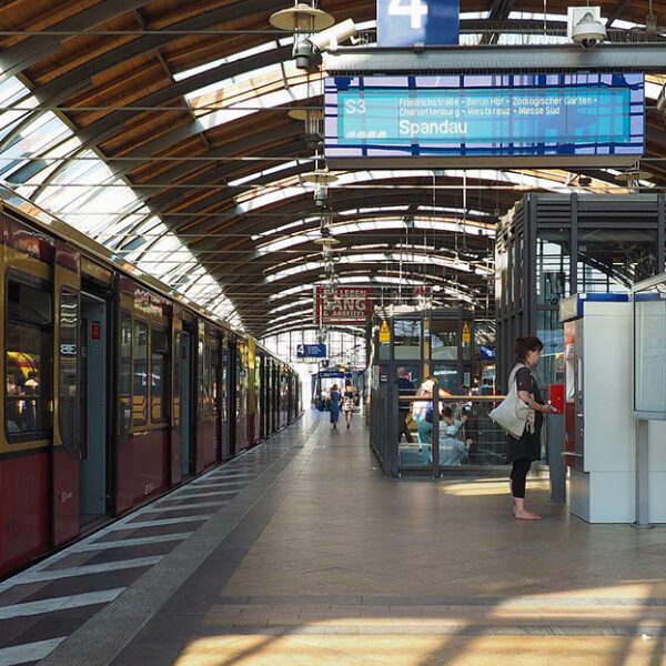 Ostkreuz Berlin – Was der Bahnhof und die Umgebung zu bieten haben