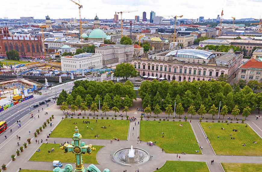 Feiern über den Dächern: Berlins angesagtesten Rooftop-Bars mit Ausblick