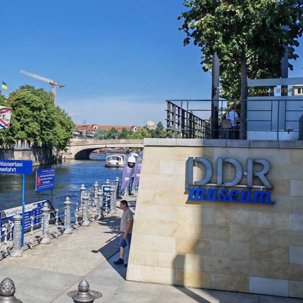 DDR Museum Berlin: Besuch, Erfahrungen & Sehenwertes